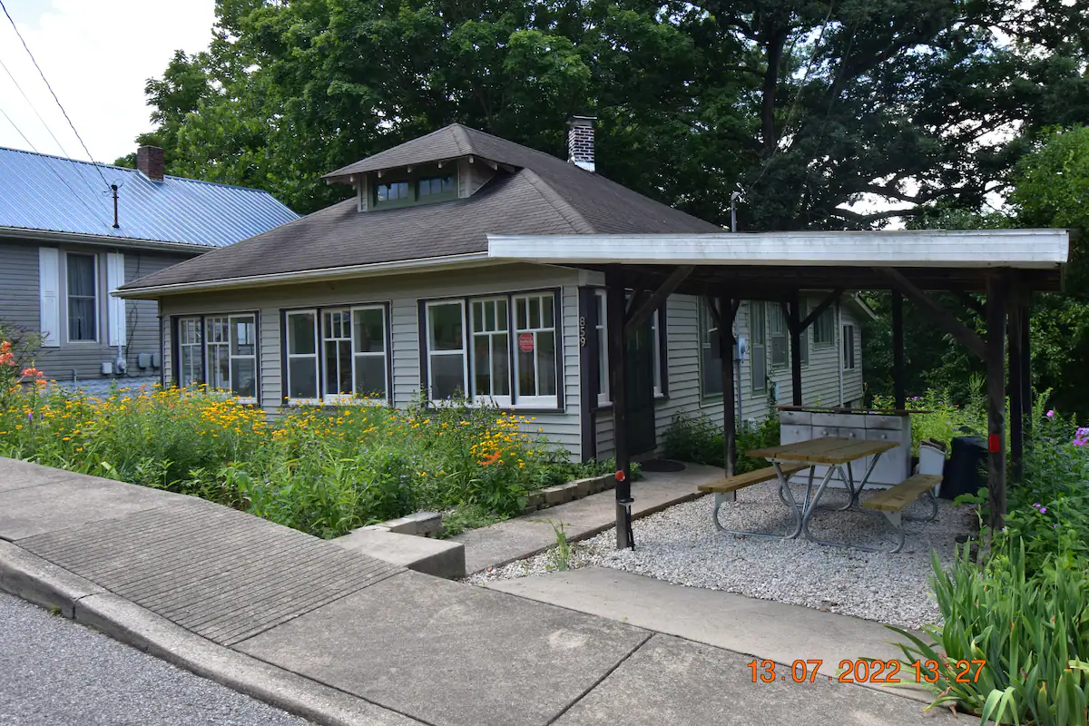 Bungalow In Bloom