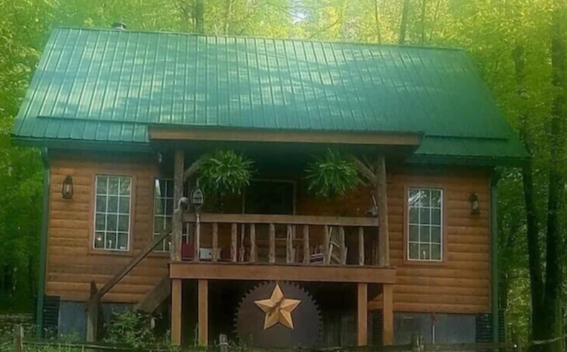 John’s Cozy Cabin In The Woods